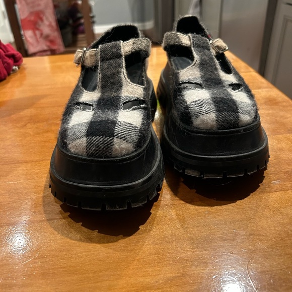 burberry flatform clogs size six - Picture 5 of 15